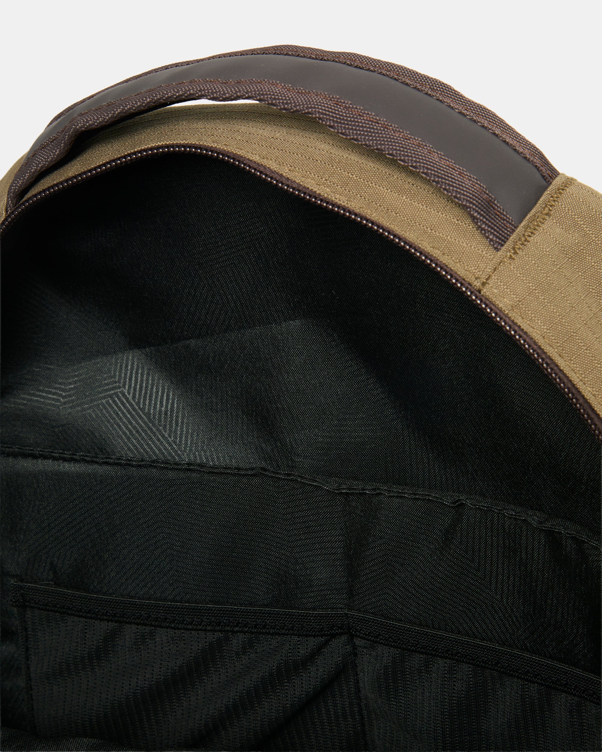 Grindstone Skate Rucksack - Ermine - Image 6
