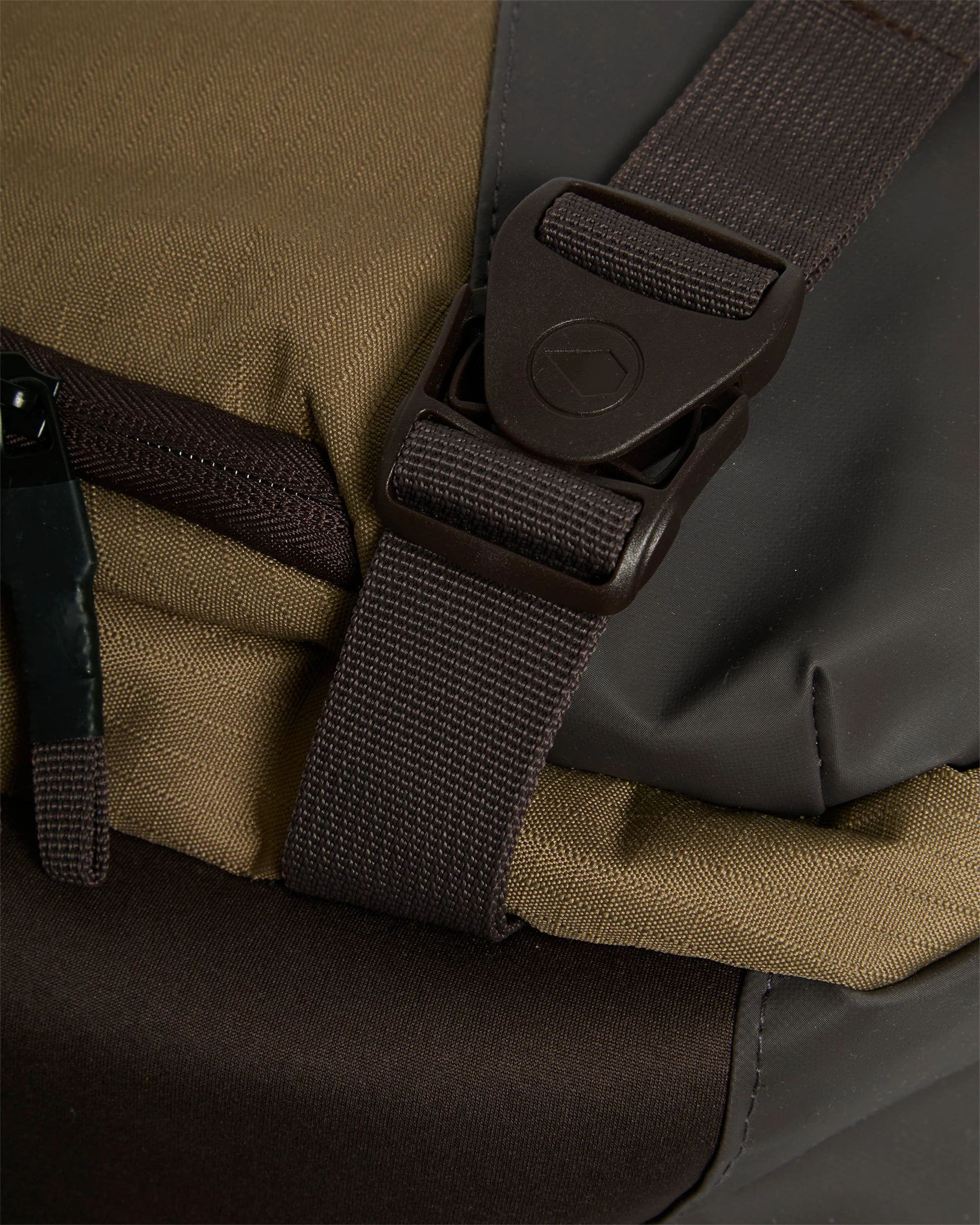 Grindstone Skate Rucksack - Ermine - Image 9