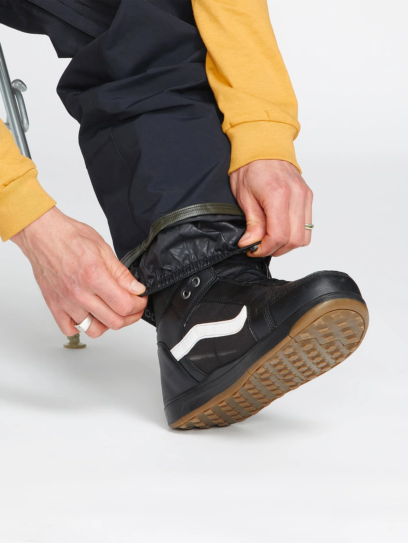 L Gore-Tex Trousers - Black - Image 9